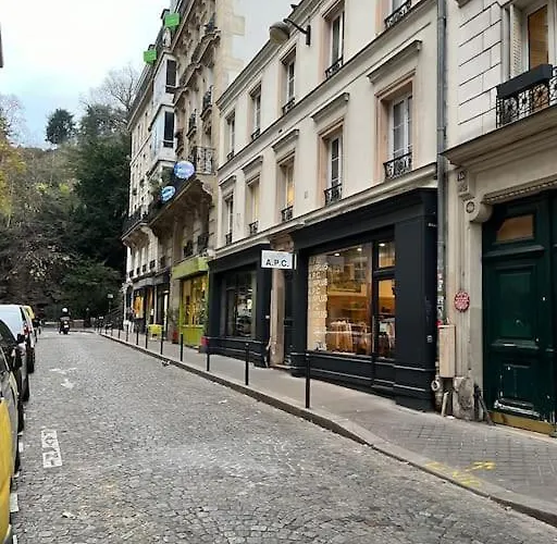 Montmartre Joli 2 Pièces Au Pied Du Sacré Coeur * Paris